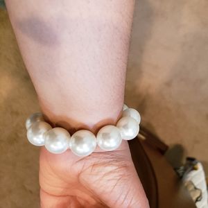 Pearl bracelet
